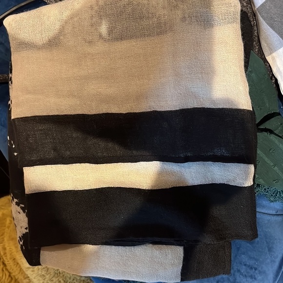 Vintage luxury canvas geo printed  square scarf - Picture 15 of 17